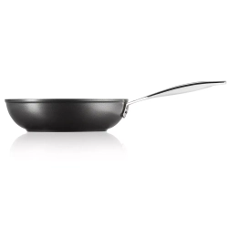 Le Creuset - Сковорода с антипригарным покрытием PRO глубиной 24см. / артикул   51101240010002  / GTIN 630870272995