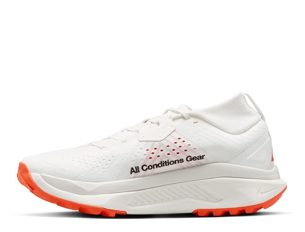 Мужские беговые кроссовки Nike ACG Zegama Trail M бело-оранжевые