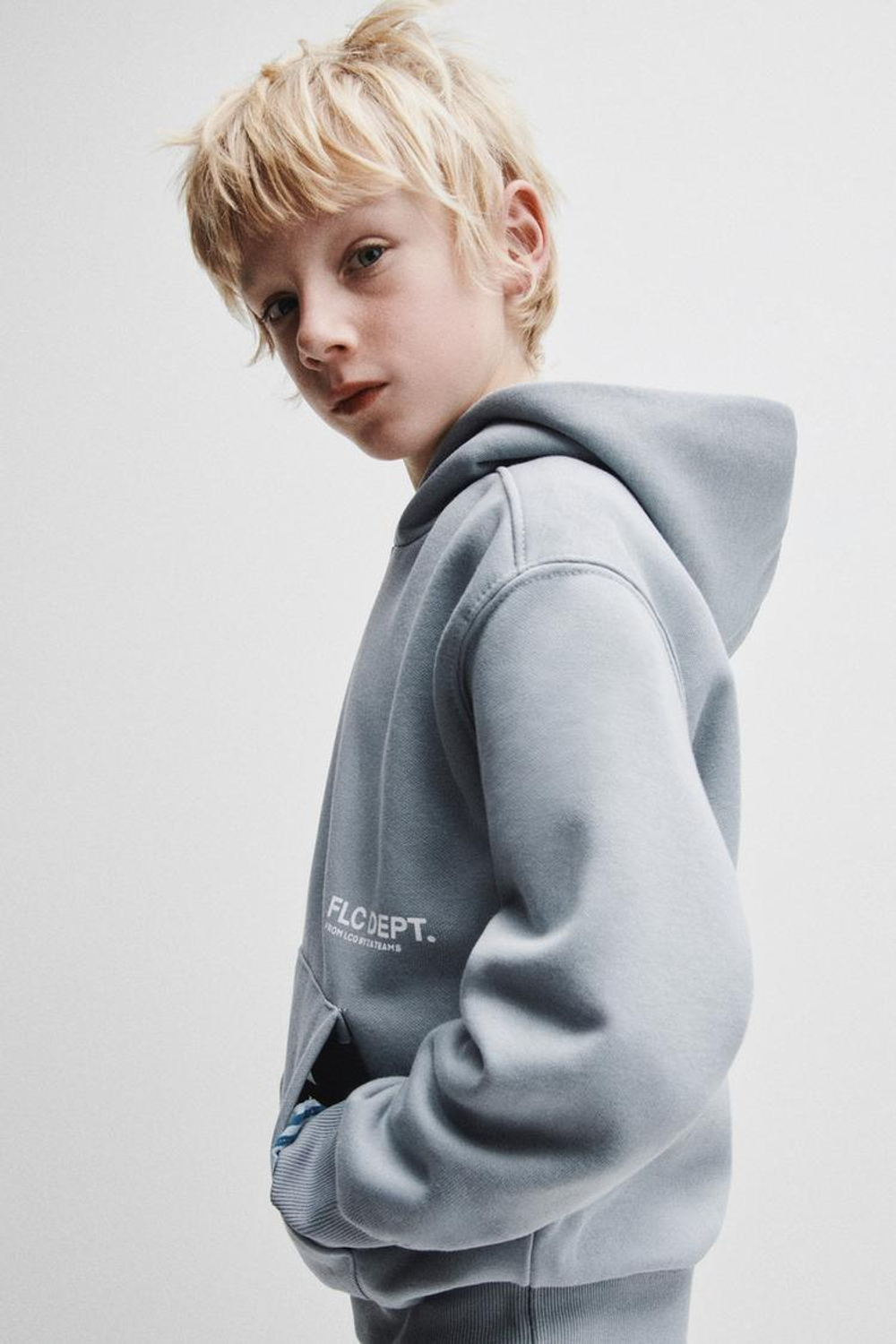 ZARA БАЗОВОЕ ХУДИ С КАПЮШОНОМ, ЖЕМЧУЖНО-СЕРЫЙ