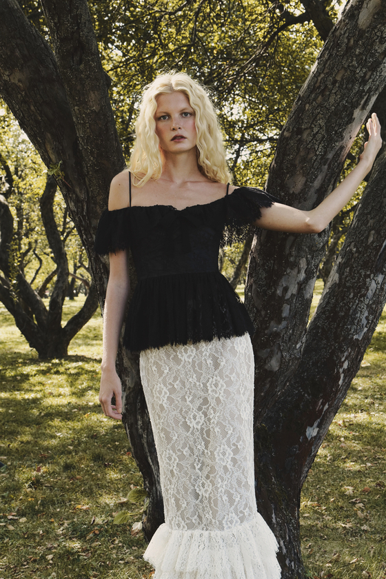 Топ с баской из кружева