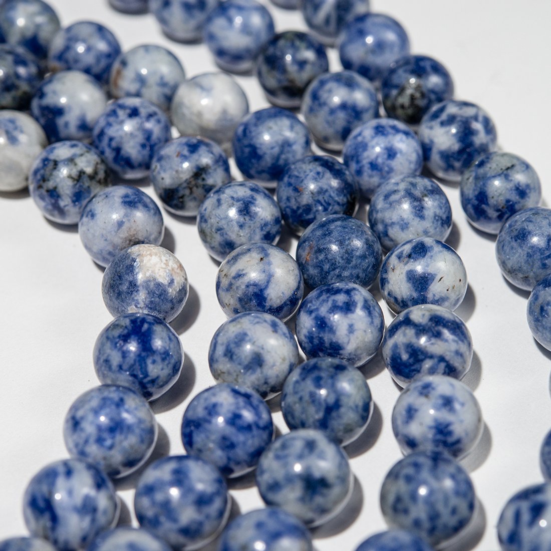 Содалит натуральный, 10,8мм, шар