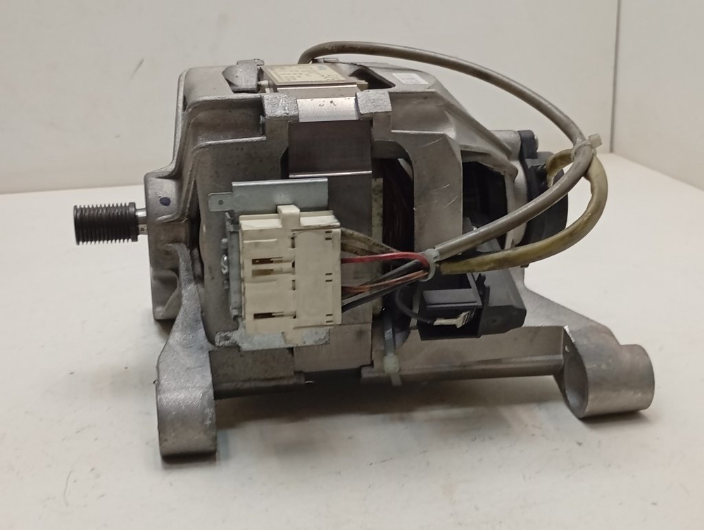 IWUE4105CIS кт64 Двигатель для стиральной машины Indesit 16002657602 б/у