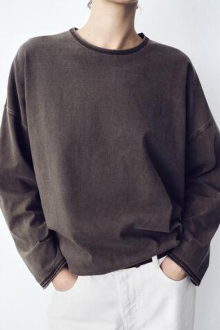 ZARA ФУТБОЛКА ИЗ ПЛОТНОГО ХЛОПКА С ЭФФЕКТОМ ПОТЕРТОСТИ, ШОКОЛАДНЫЙ