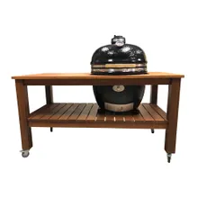 Керамический угольный гриль Monolith LeChef Pro 2.0, 52 см, на столе из дуба