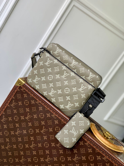 Louis Vuitton Trio Messenger