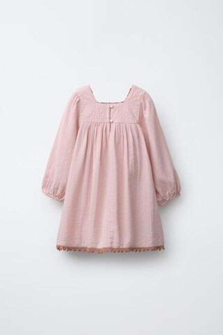 ZARA ПЛАТЬЕ С ВЯЗАНОЙ ОТДЕЛКОЙ КРЮЧКОМ, ЦВЕТ РОЗОВОГО МЕЛА
