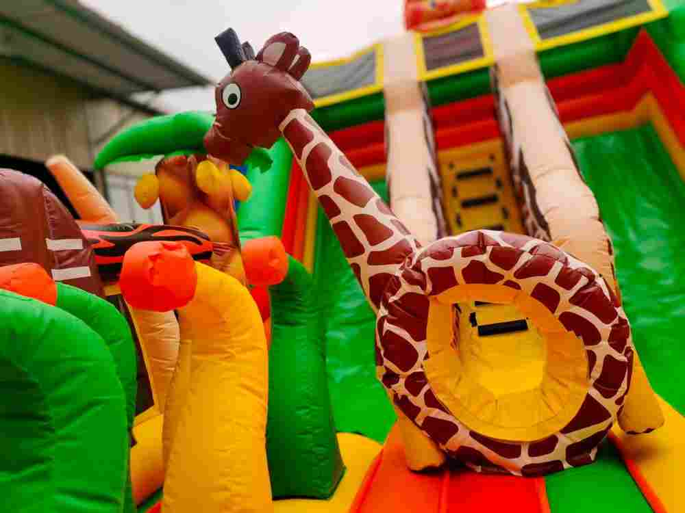 Коммерческий надувной батут «Сафари Ультра», 8*5*5 м.