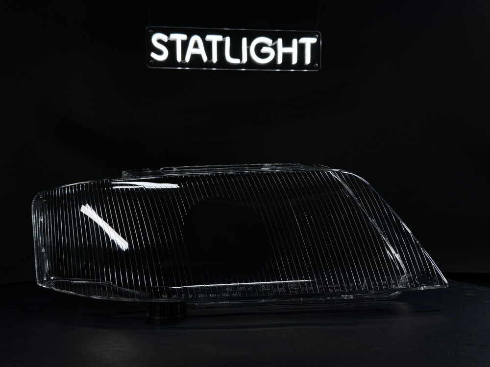 Правое стекло фары Audi A6 C5 1997-2001