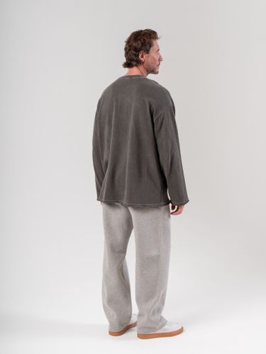 Графитовый лонгслив с необработанным краем