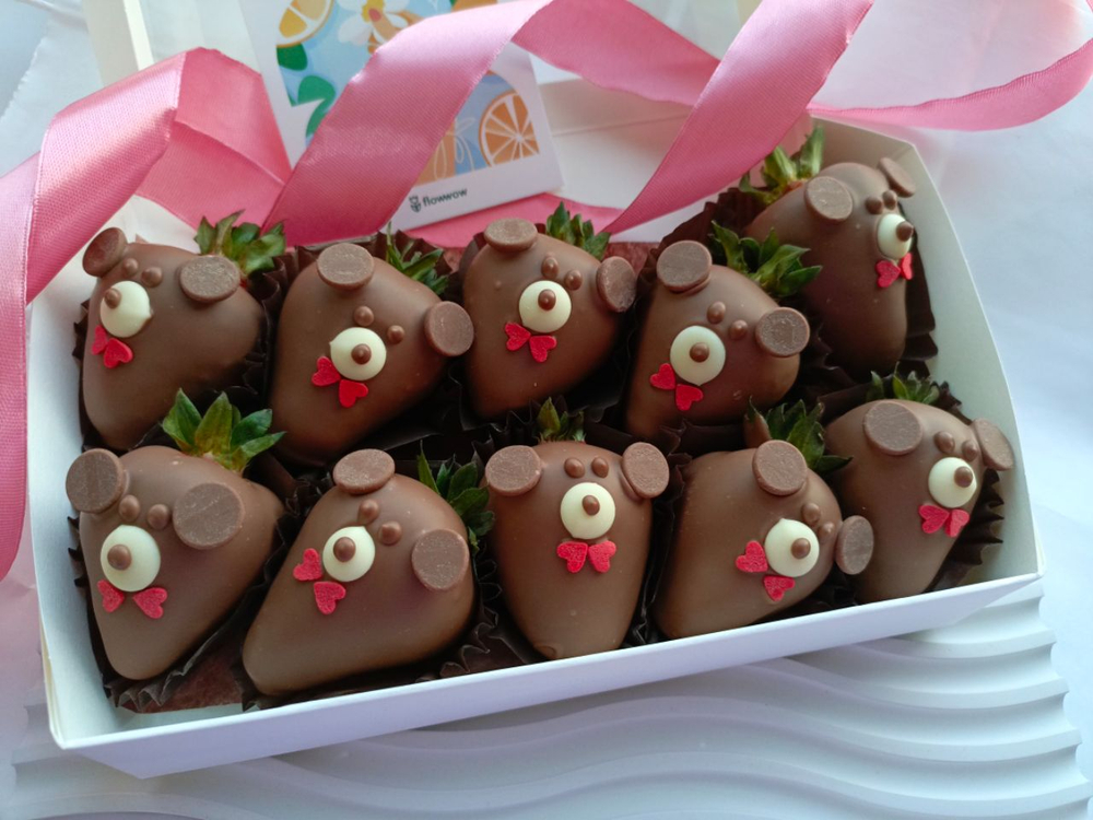 Мишки из клубники в шоколаде