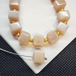 Солнечный камень, бусина кубик 8мм, штучно