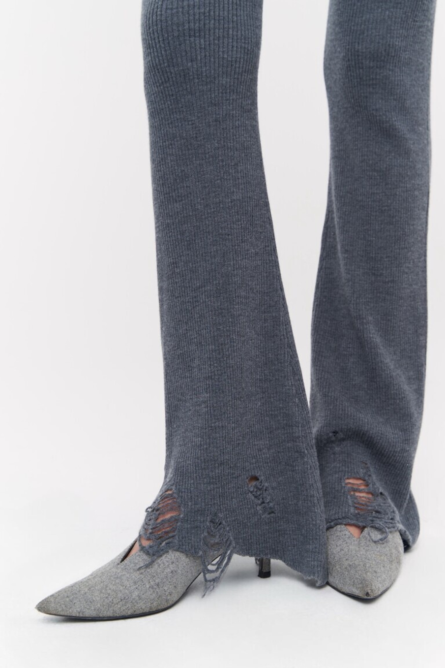 Брюки с рваным краем