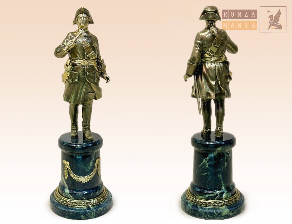 статуэтка Петр 1 с трубой  на пьедестале