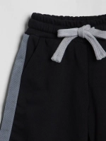 Спортивные шорты для мальчика на лето