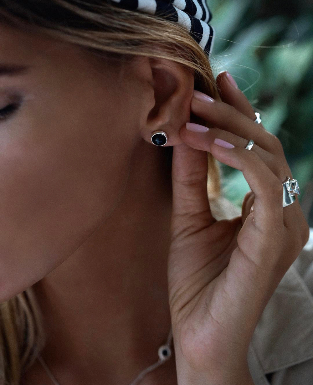 Серьги-пусеты с черным агатом