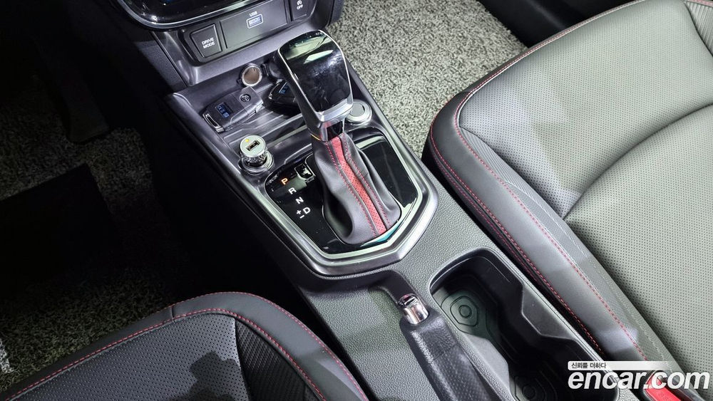 KG Mobility (Ssangyong) Very New Tivoli Бензин 1.5 2WD (11.2020)