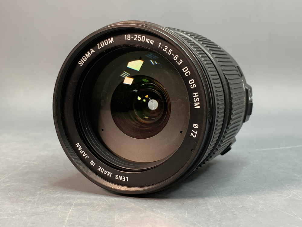 Sigma AF 18-250mm 3.5-6.3 DC OS HSM Canon EF-S царапина на линзе