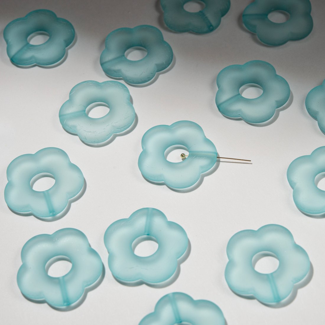 Подвеска "Незабудка", 26мм, матовый голубой акрил