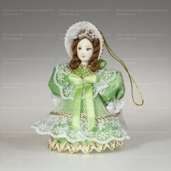 Малая подвесная кукла Барышня в капоре