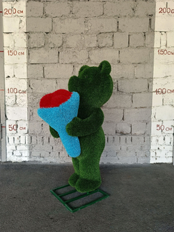 Мишка с букетом