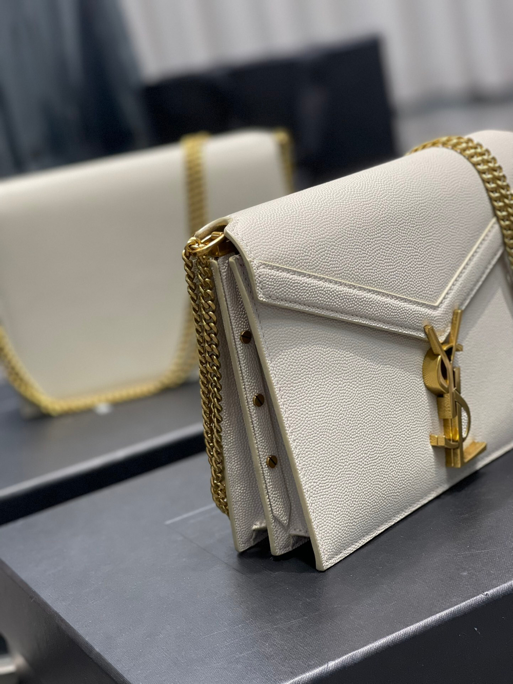 YSL Cassandra Medium 22 cm