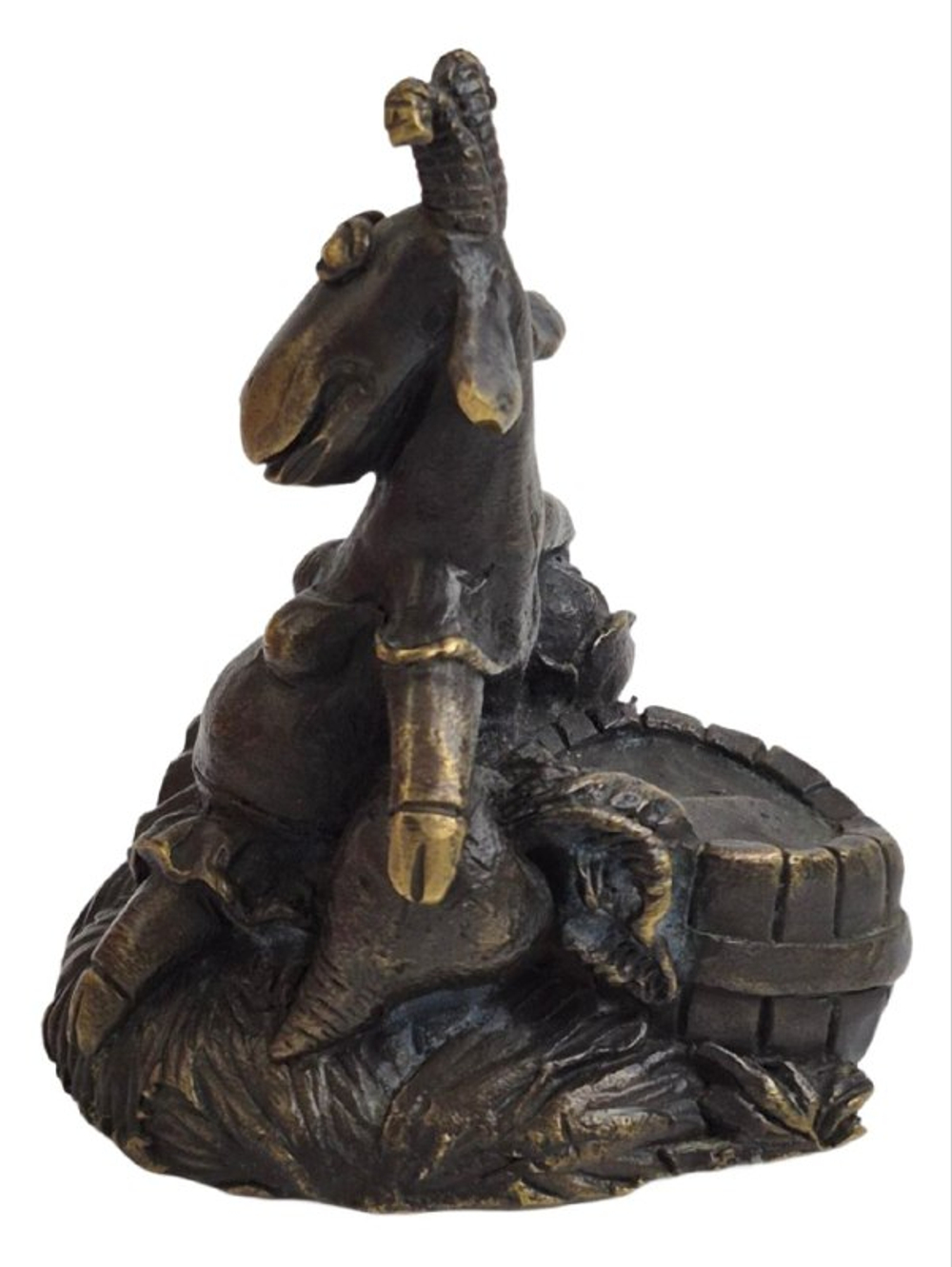 Статуэтка (миниатюра) "Коза в юбке"