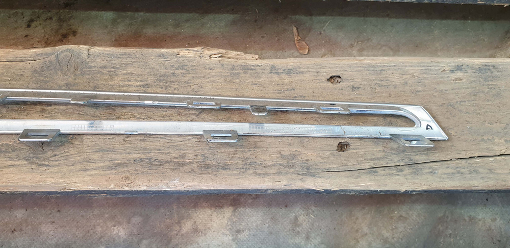 Молдинг решетки радиатора Mercedes GLC (X253) 15-19 Б/У Оригинал A2538880385