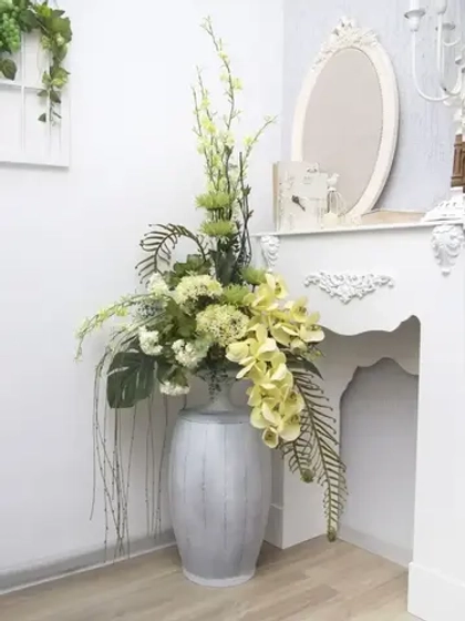 Композиция в напольной вазе "Орхидея"