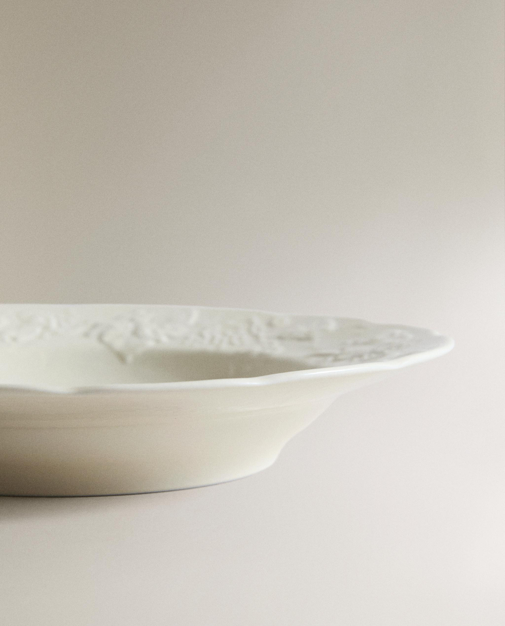Zara Home тарелка глубокая из фарфора, цвет кремовый, 22.5 см