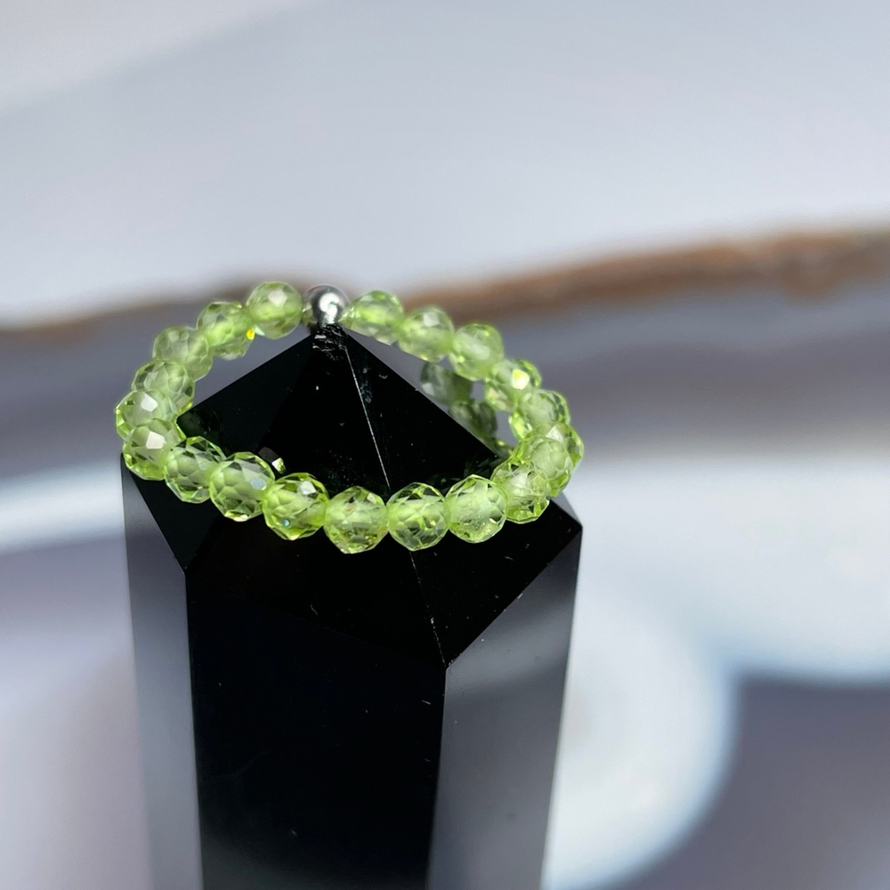 25225 Кольцо Хризолит на резинке 3мм 16р