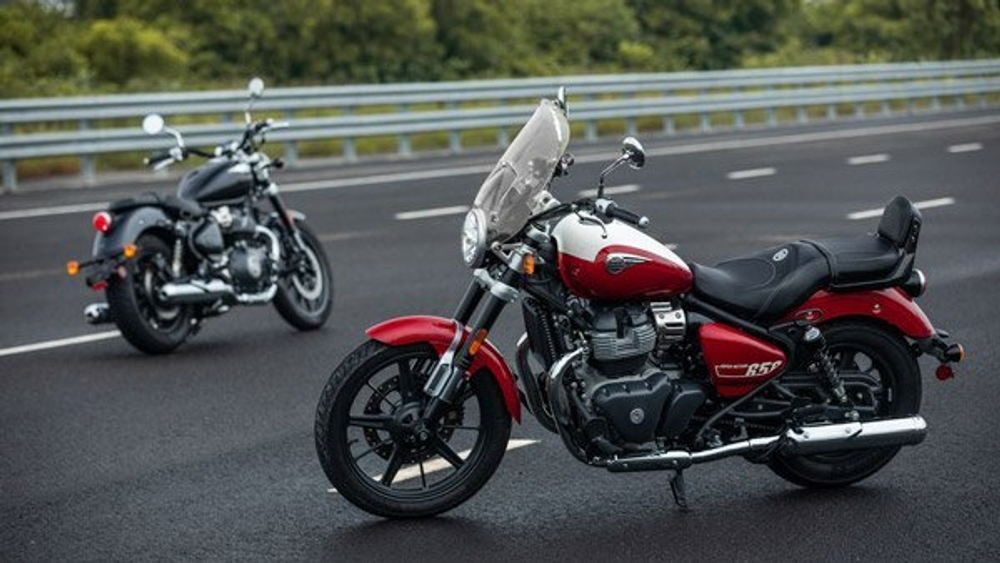 Royal Enfield Super Meteor 650 Celestial Red (Tourer / Premium)