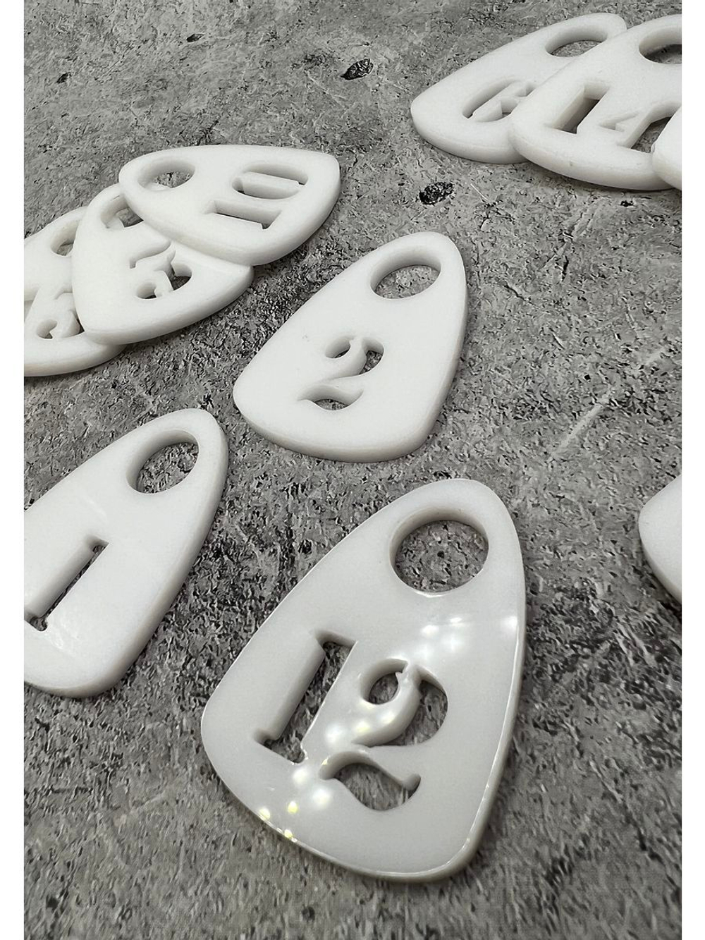 Номерки для гардероба прорезные