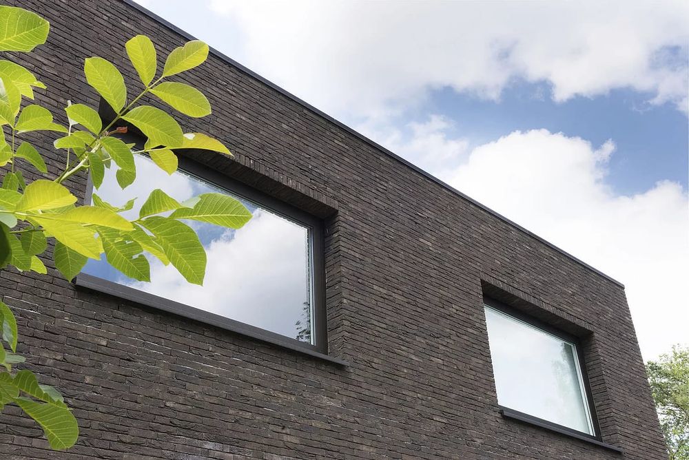 Кирпич ручной формовки облицовочный Nelissen, Manganese Black, WF50, 210x100x50