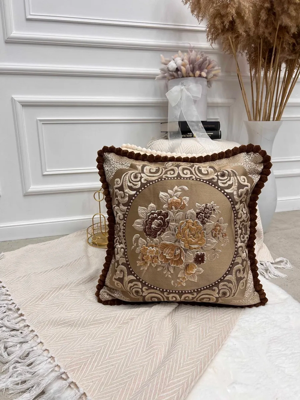 Декоративная наволочка 50х50 для подушки с декором