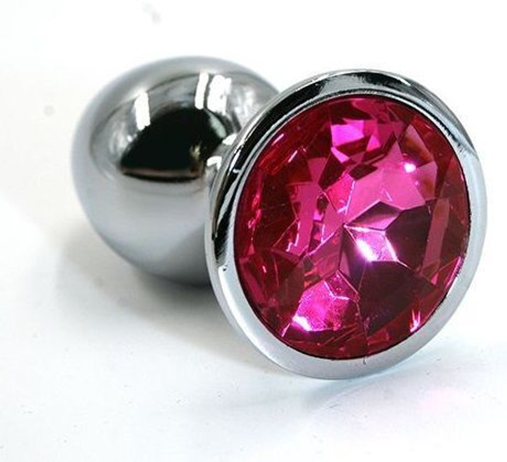 Серебристая алюминиевая анальная пробка с ярко-розовым кристаллом - 7 см. (Цвет: ярко-розовый)