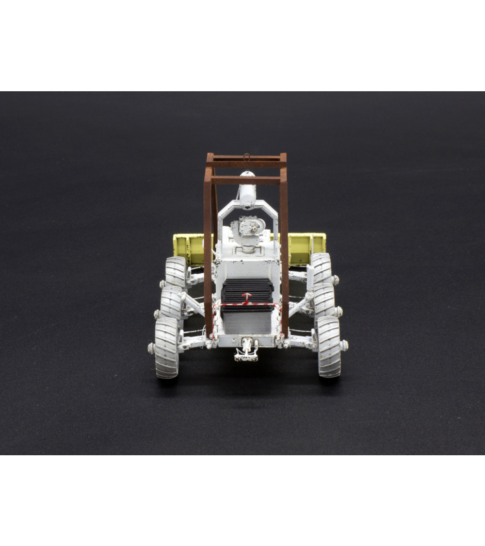 Сборная модель Red Iron Models Сервисно-транспортный робот СТР-1, 1/35