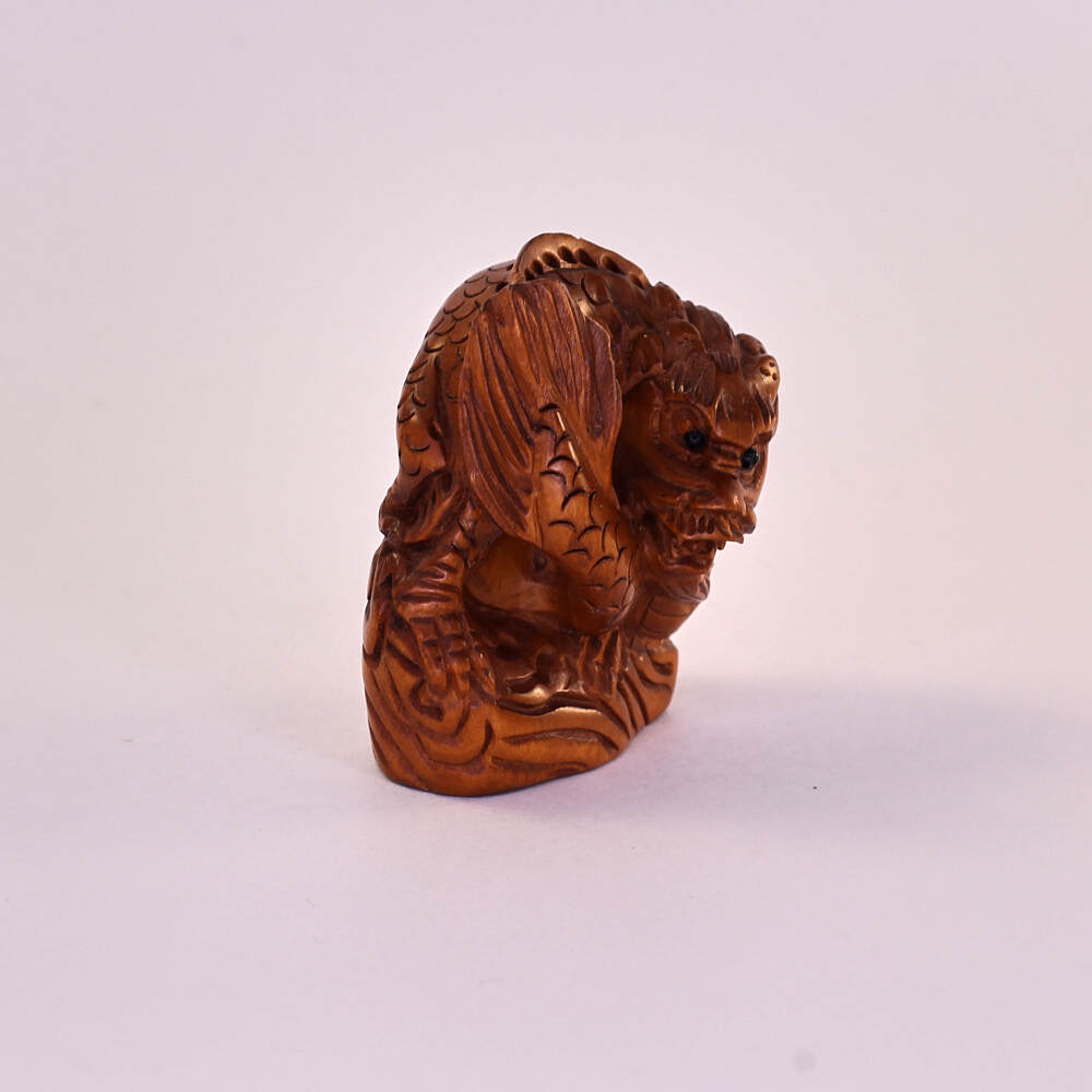 Нэцкэ Дракон