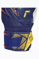 Вратарские перчатки Reusch Attrakt Grip