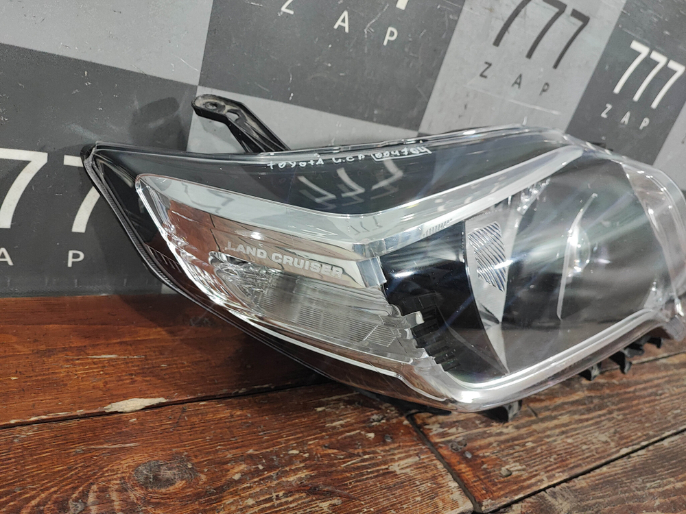 Фара правая LED Toyota Land Cruiser Prado 150 13-17 Б/У  8114560J20