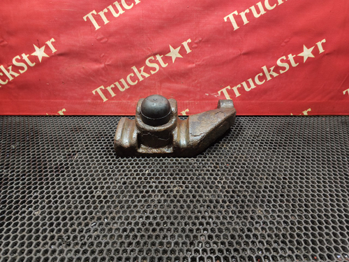 Кронштейн амортизатора переднего