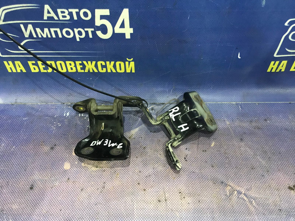 Петля двери задней левой MAZDA DEMIO 2001