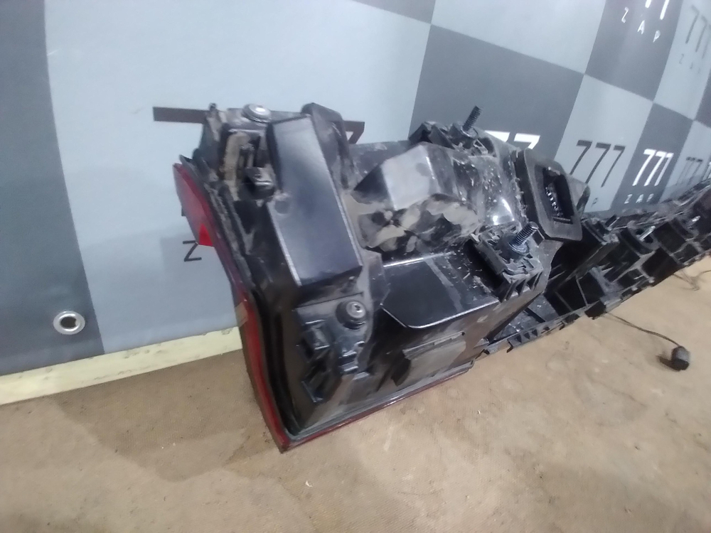 Фонарь крышки багажника Audi Q8 (4MN) 18-нв Б/У Оригинал 4M8945695B