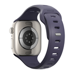 Спортивный ремешок Nomad Tempo Band для Apple Watch 44, 45, 46 мм и Ultra 2–3 Водостойкий ремешок из фторэластомера с алюминиевой застёжкой pin-and-tuck. На запястье обхватом 155–193 мм (158–195 мм — с Apple Watch Ultra)