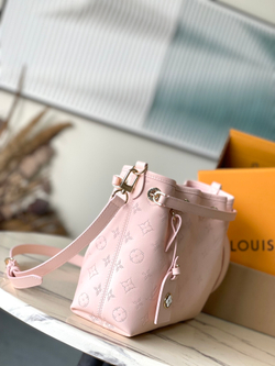 Louis Vuitton Bundle