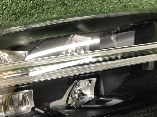 Фара правая Volvo XC40 (2017-2022) LED
