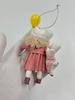 Ёлочное украшение в винтажном стиле «Девочка с воздушным шаром»