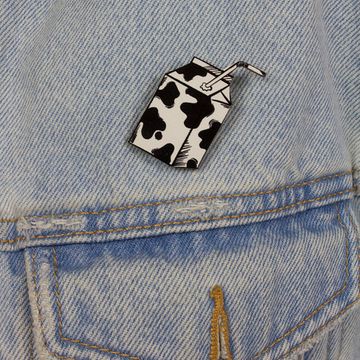 Деревянный значок. Молоко