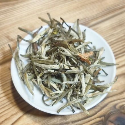 Жасминовые Иглы (Моли Инь Чжень)