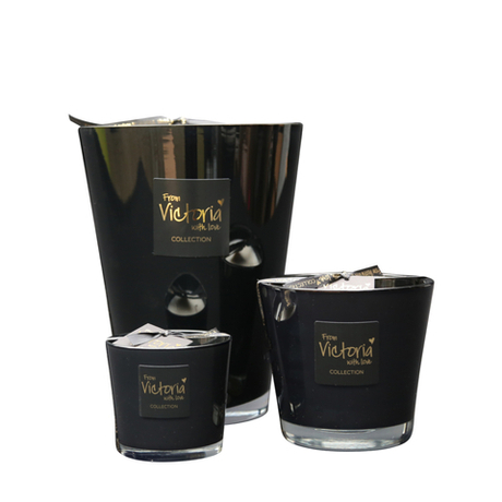 Свеча ароматическая 400г Victoria with Love Glossy black