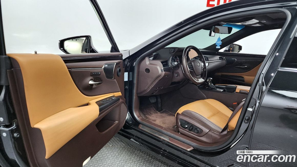 Lexus ES300h 7 Generation Executive (08.2020)
